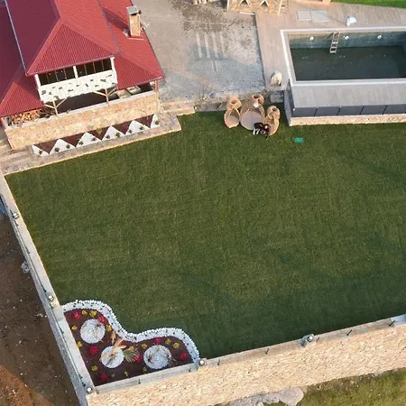 Harika Manzarali Havuzlu Hotel